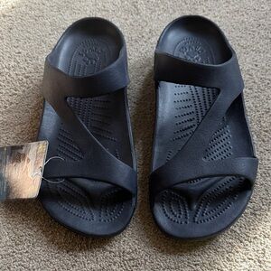 New Dawgs Woman’s Z Sandals Size 8